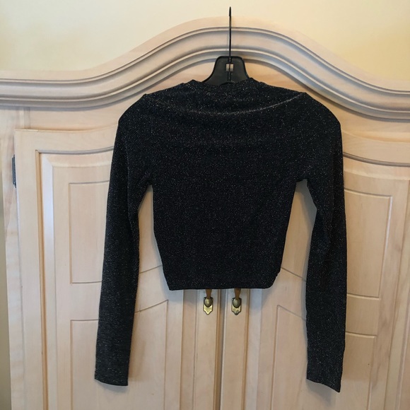 *2/$10 SALE* H&M glittery crop top - Picture 2 of 4